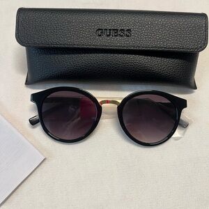 GUESS Black Sunglasses with Case